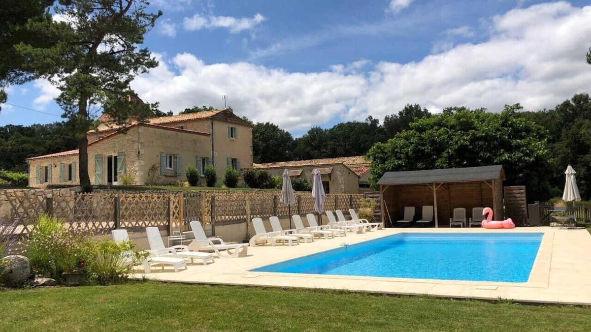 Fonroque House | All ensuite property, secluded area with private heated pool up to 15 guests