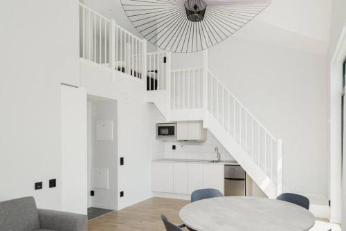 Lidingo Apartment | All in one Loft with Balcony and Free parking