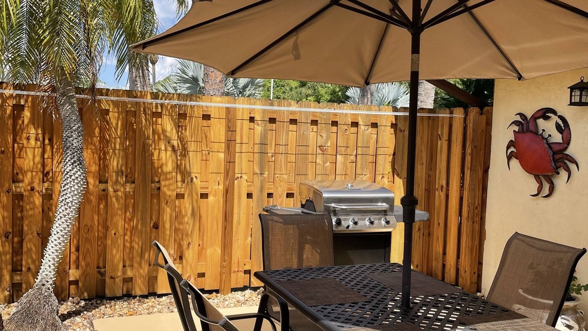 Biggar House | All inclusive, 2 bed 2 bath, pool, perfect location!