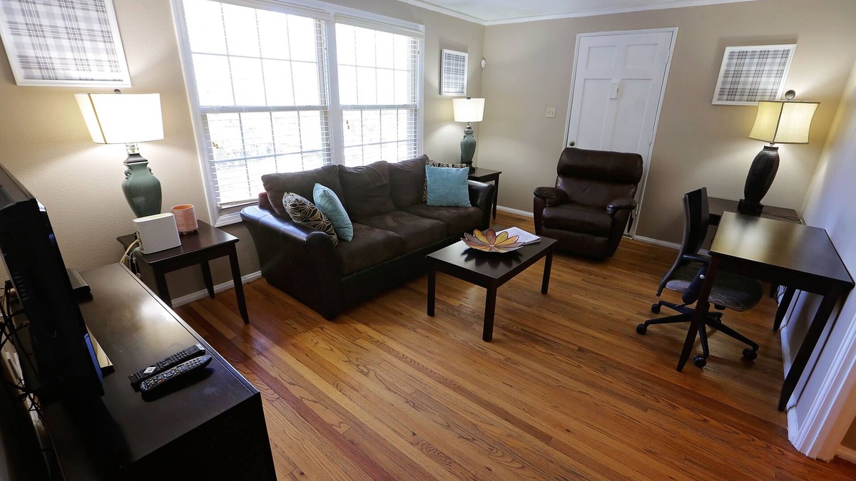 Hillcrest House | All Inclusive Duplex In Hillcrest.Close To Everything- Side 2