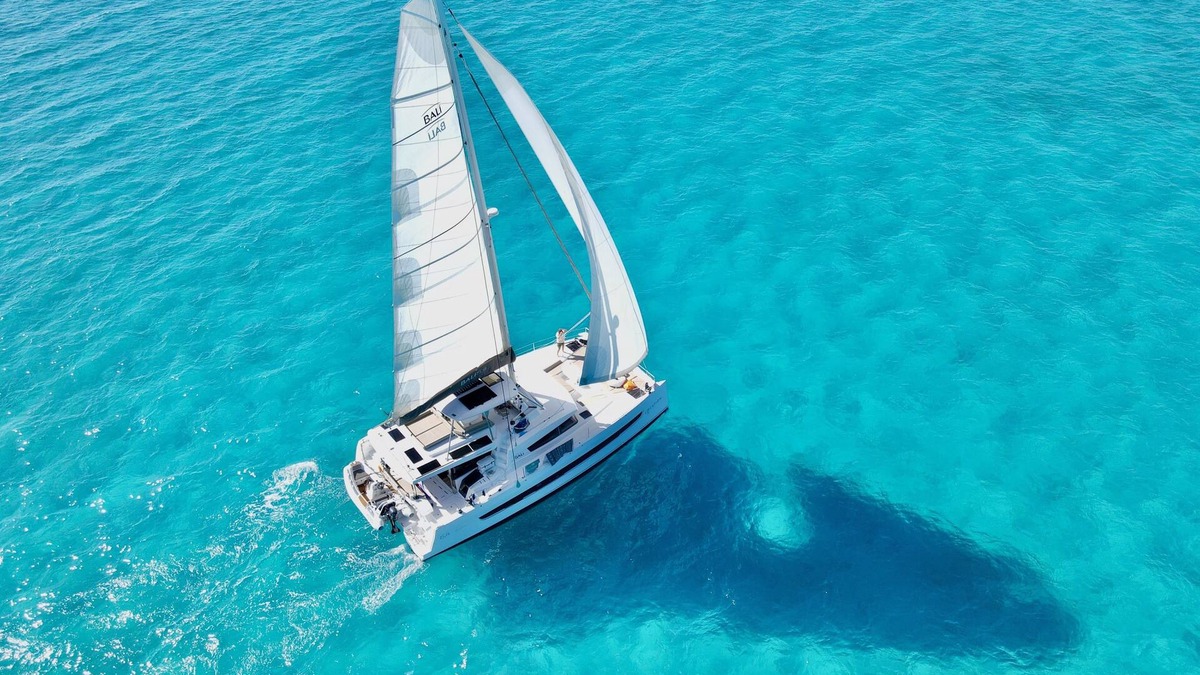 Nassau Boat Rental | All Inclusive Luxury Sailing Catamaran W/captain & Chef 4 bedrooms 8 guests.