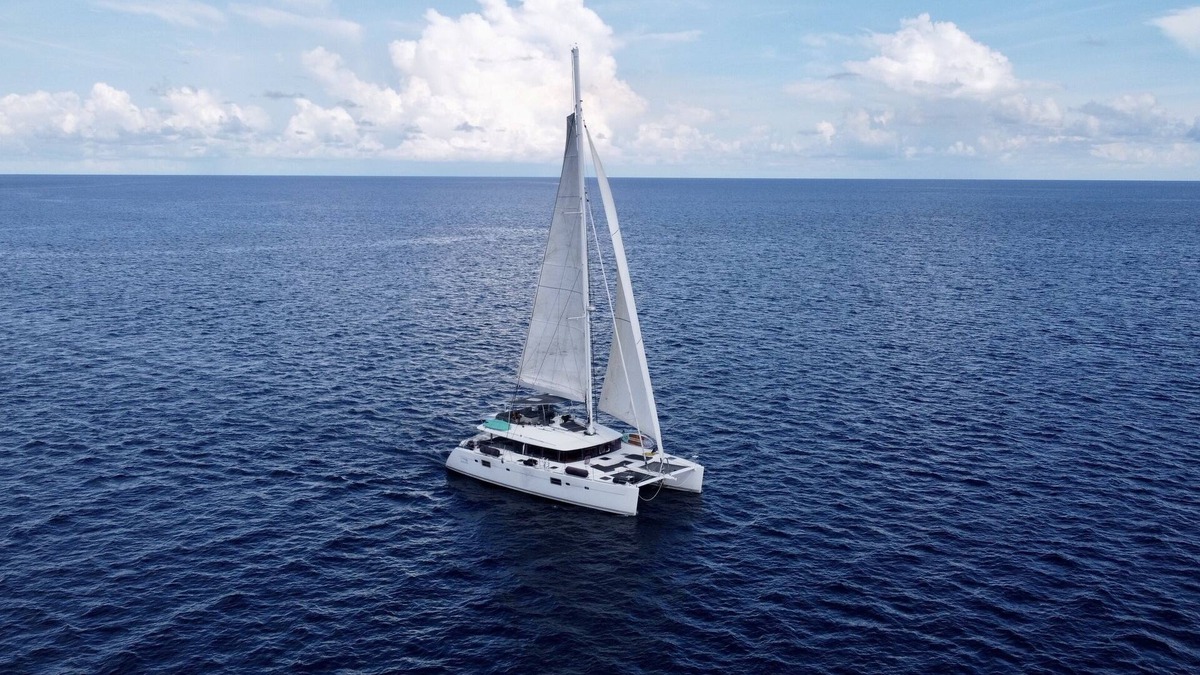 Nassau Boat Rental | All Inclusive stay on luxury catamaran AMURA with captain and chef