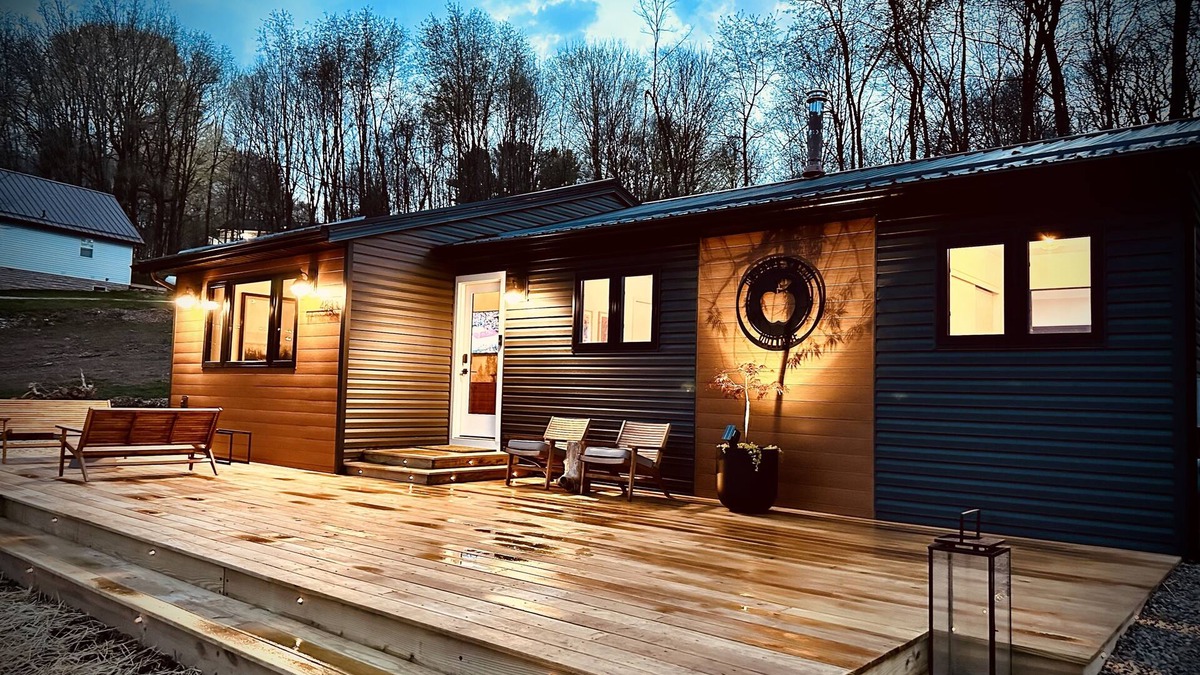 Howard Cottage | ALL NEW! Beautiful Lake View.