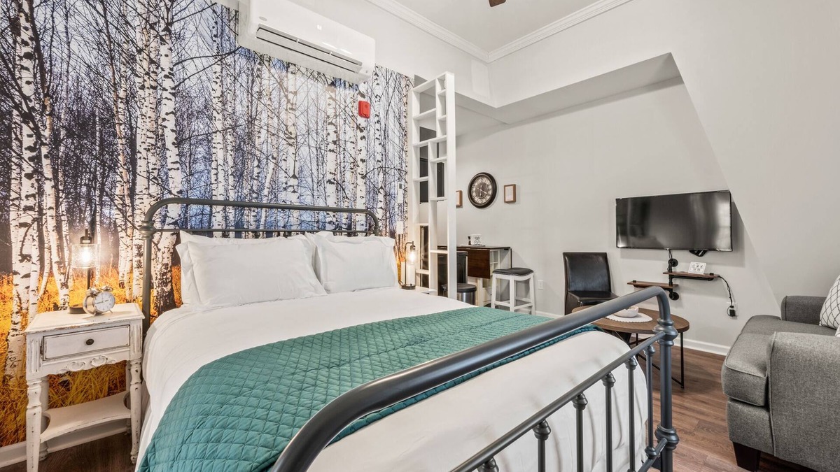 Wallingford Center Apartment | All New Fully Furnished Cozy Studio