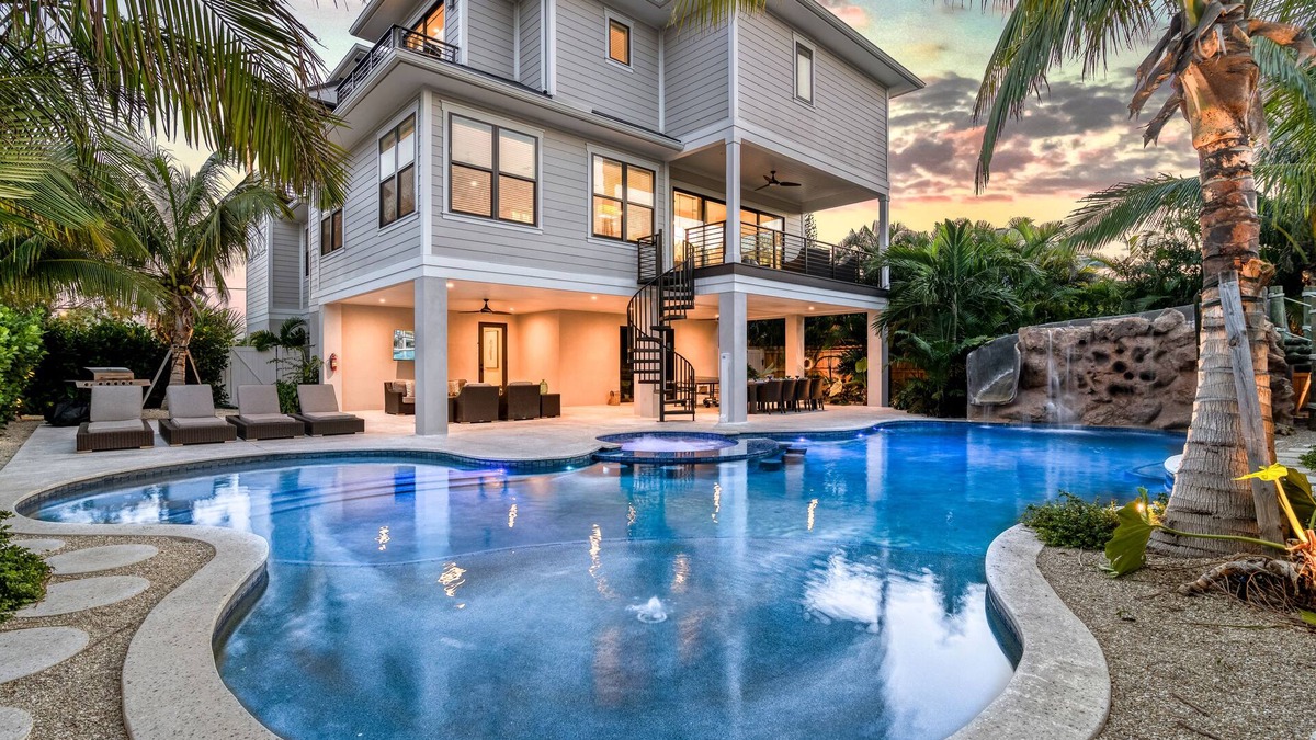 Sarasota House | All Oar Nothing | 4800 sqft. Luxury Home! Walk to Lido Beach, Bike to St Armand Circle