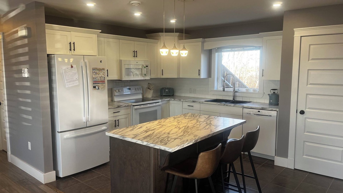 Charlottetown House | All one level 2 bedroom w/King beds in Charlottetown- close to hospital