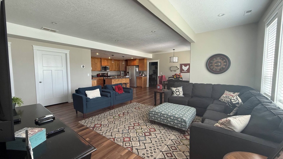 Lava Hot Springs House | All One Level Basement Unit Large Great Room Kitchen 3 bed 2 baths