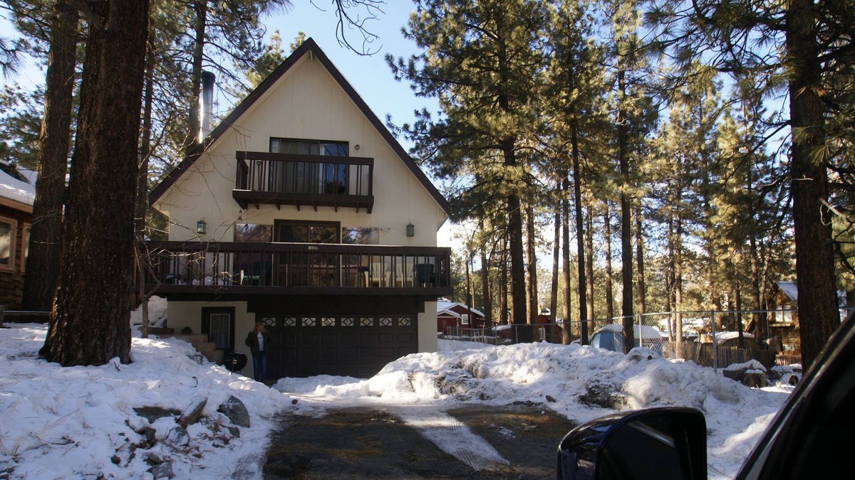 Wrightwood Cabin | All Pine Inn - Large 4bd/2ba - just steps to the village