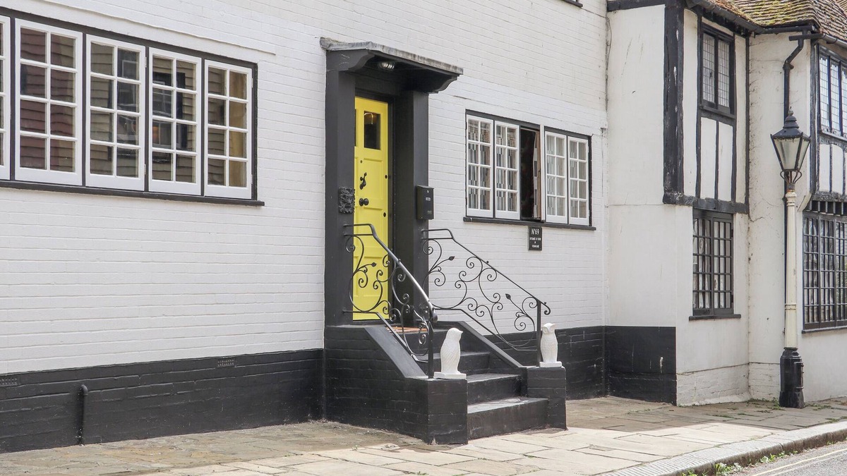 Old Town Hastings Cottage | ALL SAINTS, pet friendly, character holiday cottage in Hastings