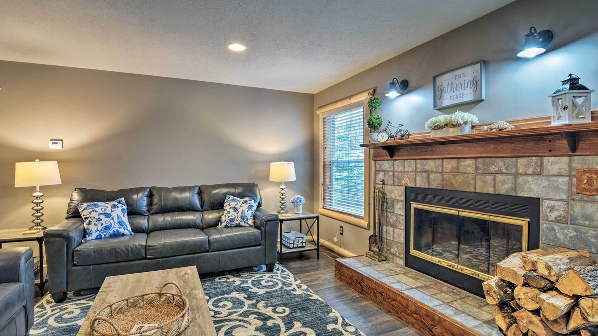 Johannesburg Cottage | All Season Big Bear Lake House, Walk to Beach