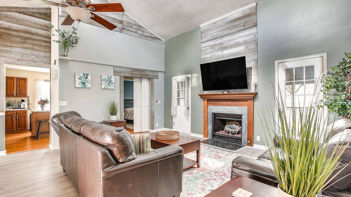 Lakeview House | All-Season Indian Lake Home w/Covered Deck!