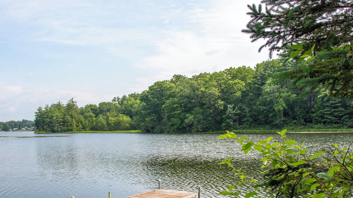 Cambridge Apartment | All Season Lake Front Getaway!