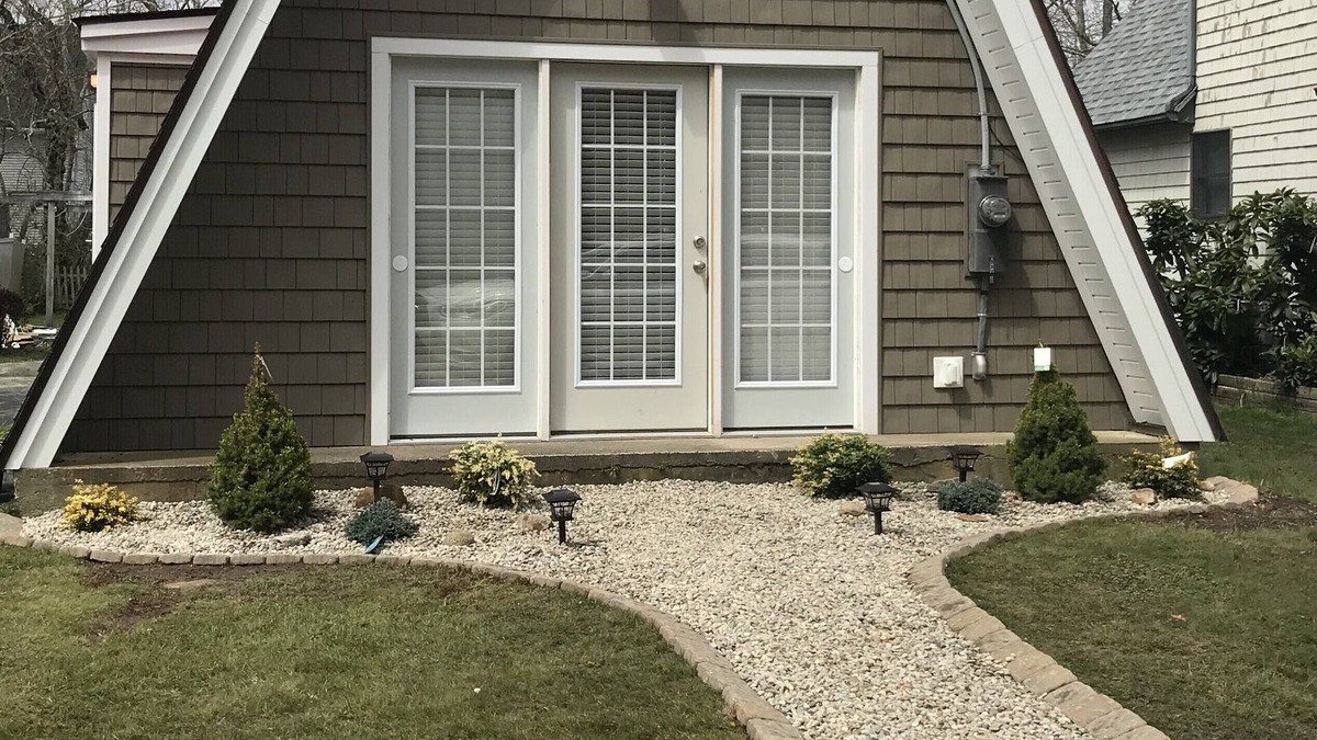 Narragansett House | All Season Rental ! Renovated; 5 min.Walk to Scarborough beach!