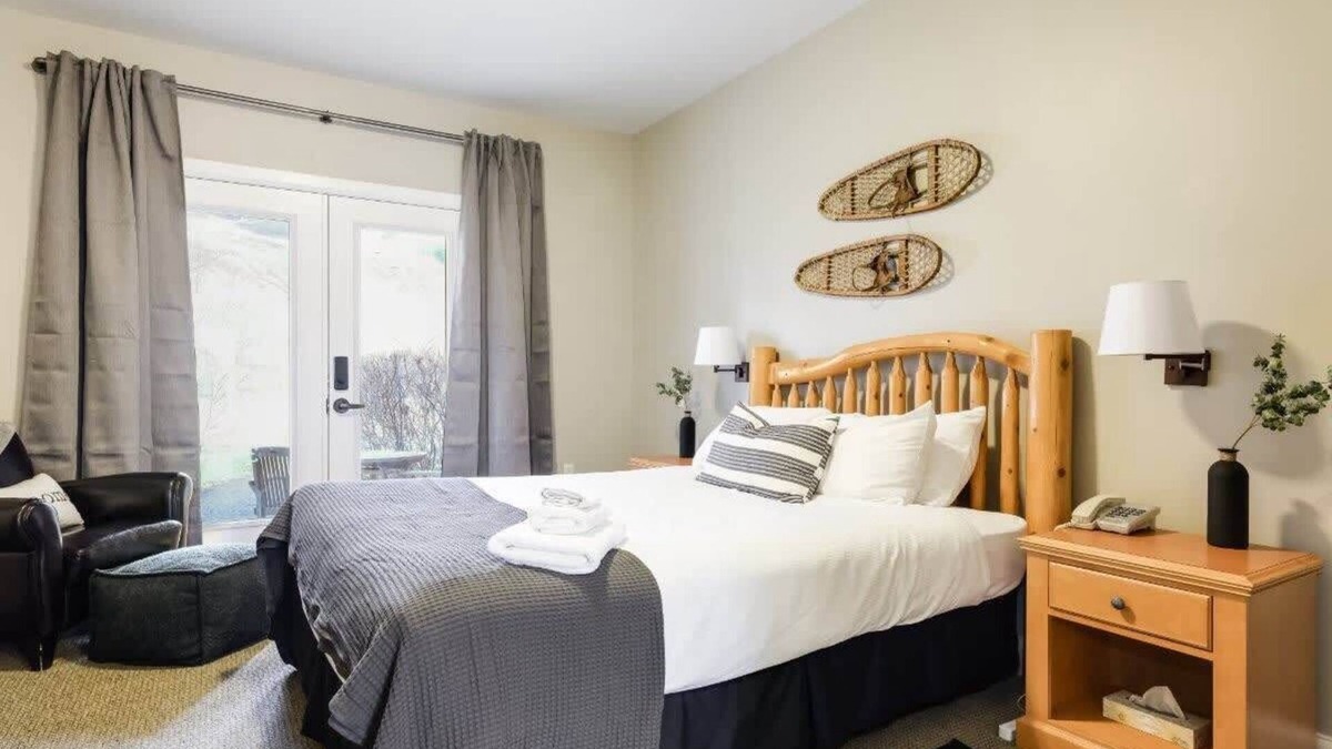 Calabogie Condo | All Season Ski in/out Chalet at Calabogie Peaks