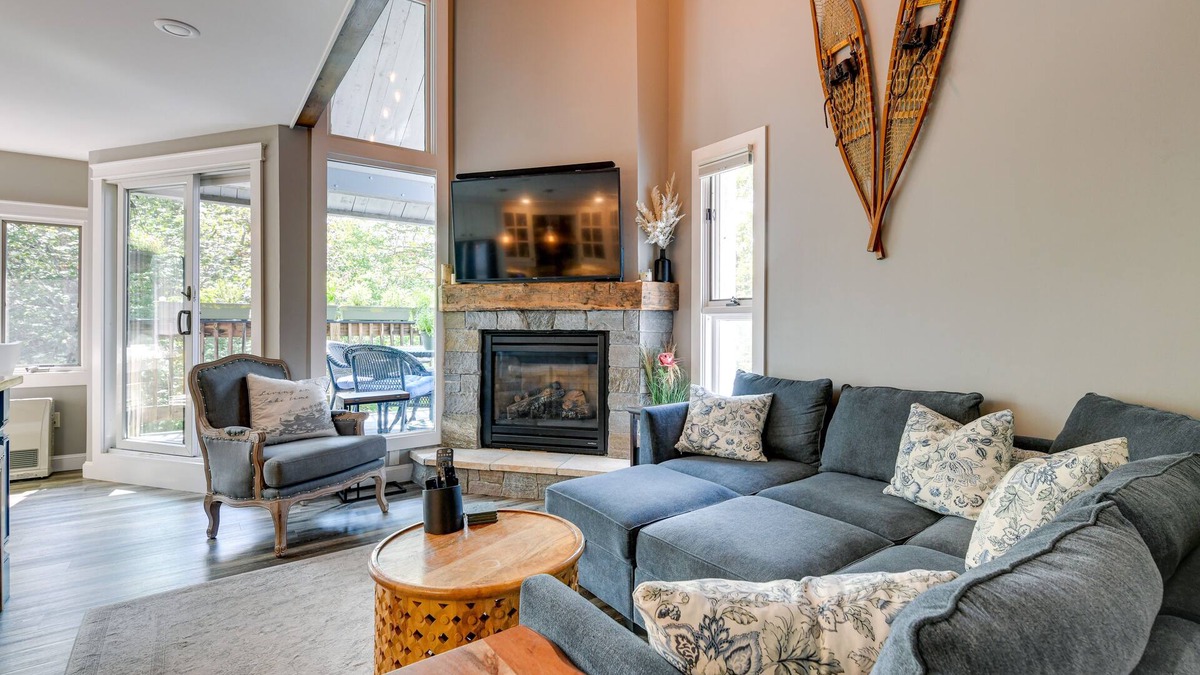 Warren Condo | All-Season Warren Condo Near Sugarbush Resort!