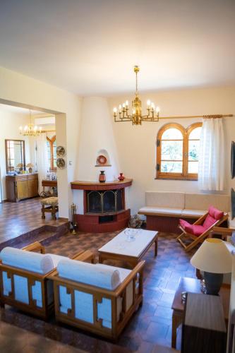 Lake Plastiras House | All Seasons Guest House