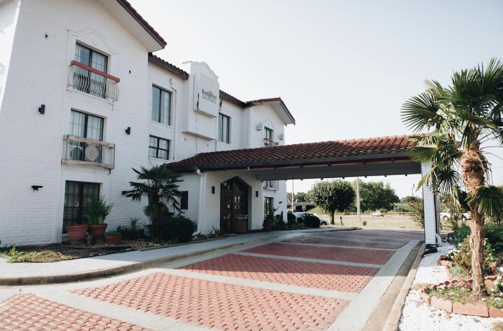 Ellendale Hotel | All Seasons Inn & Suites