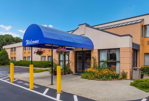 Smithfield Hotel | All Seasons Inn & Suites