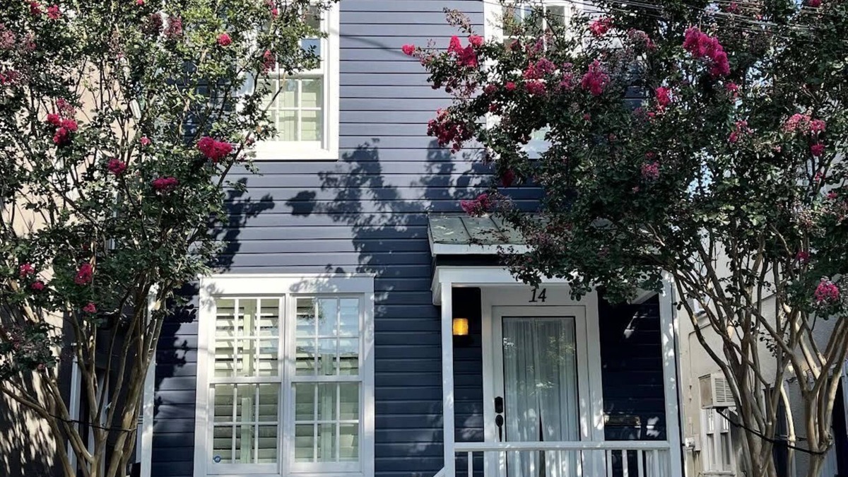 Historic District House | All-stop. Rental Midships.