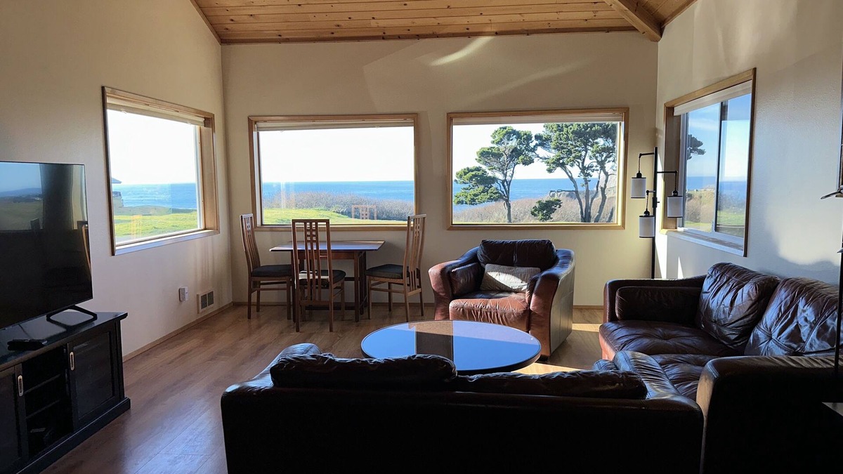 Bandon House | All Sunsets & Surf 4 bedrooms