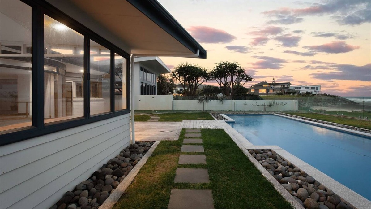 Waihi Beach House | ALL THE 3'S @ NUMBER 3