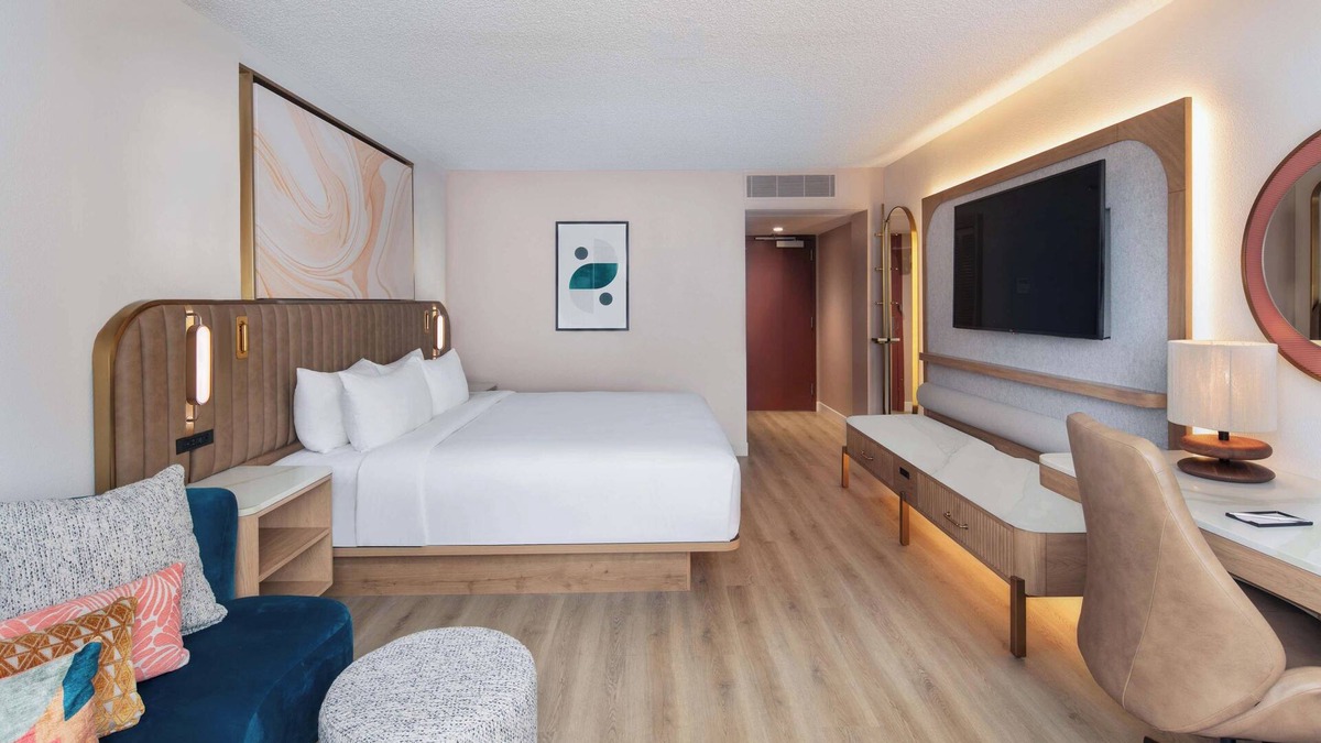 Flagami Hotel | All the Comforts of Home! Free Airport Shuttle, Near South Beach, Pets Allowed!
