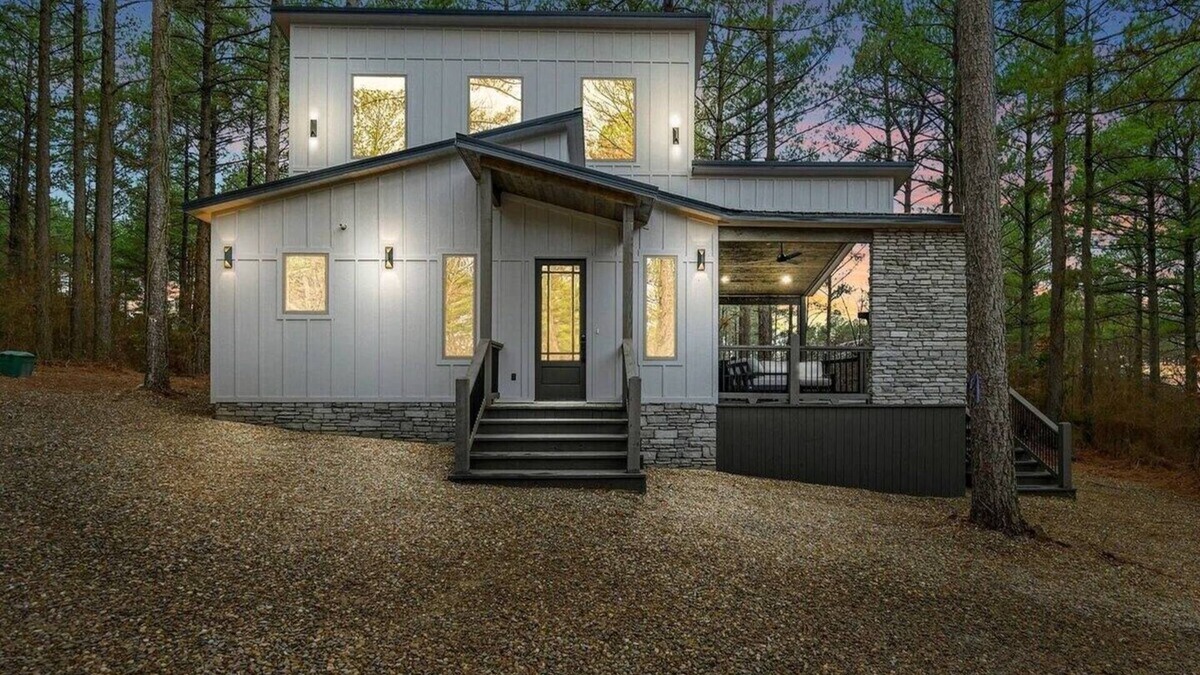 Pickens Cabin | All the Vibes + 2 Story + Shuffle Board + Split Floor Plan + Ride to ATV Trails