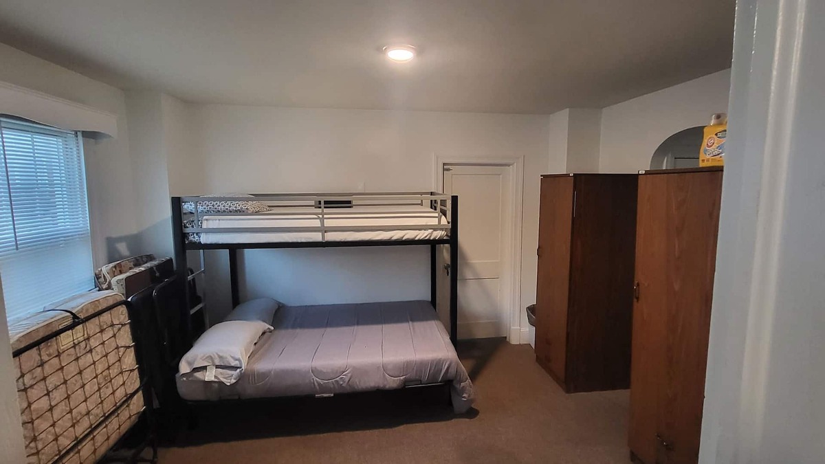 Glen Burnie Bed & Breakfast | (ALL TO YOURSELF, NOT SHARED) Free Complimentary Breakfast!
