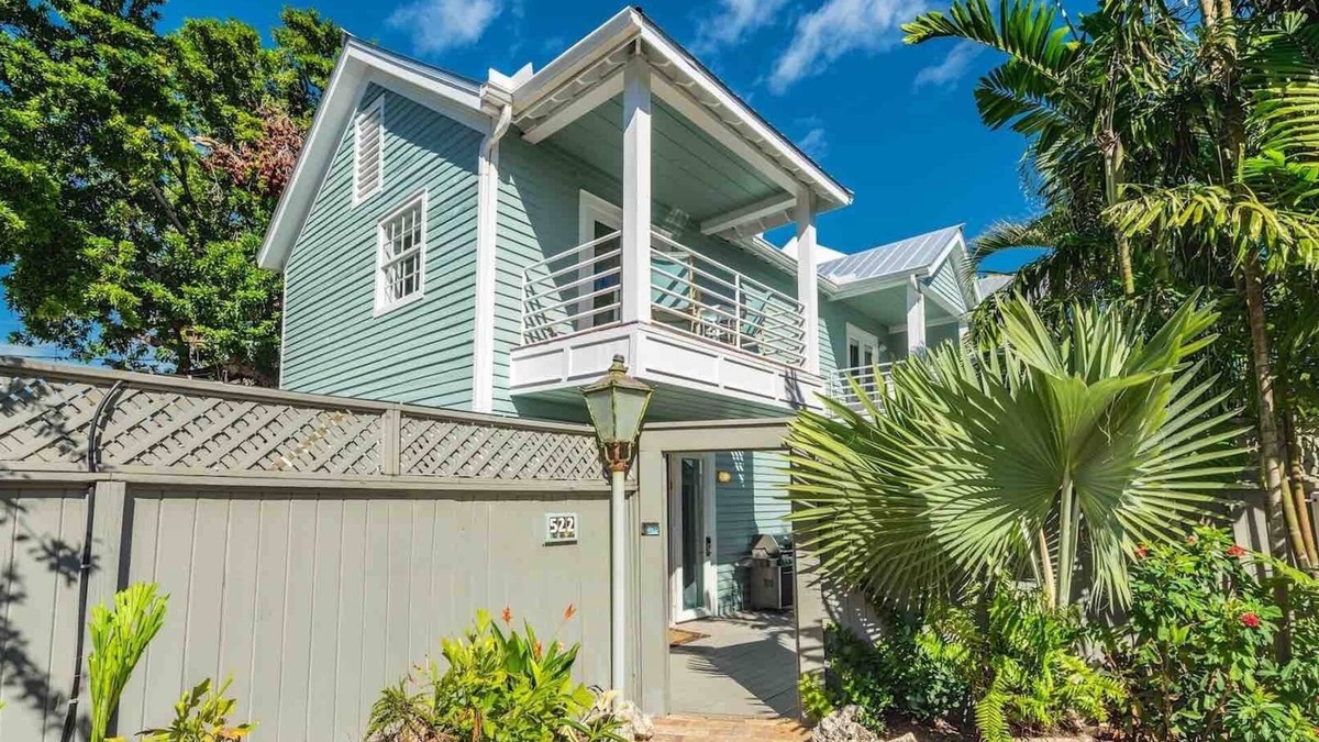 Downtown House | *ALL TOGETHER NOW @ OLD TOWN* Three Homes & Pools + LAST KEY SERVICES…