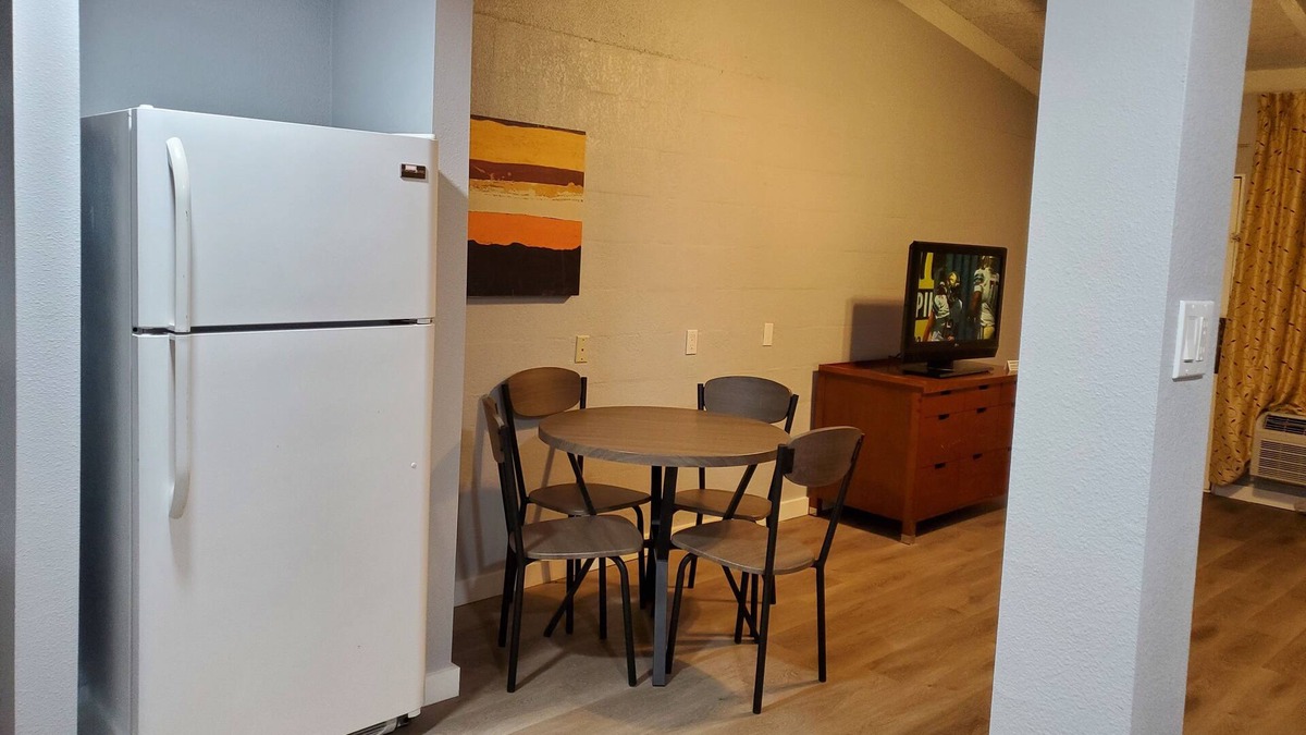Bay City House | All Utilities Paid Short Term Rental