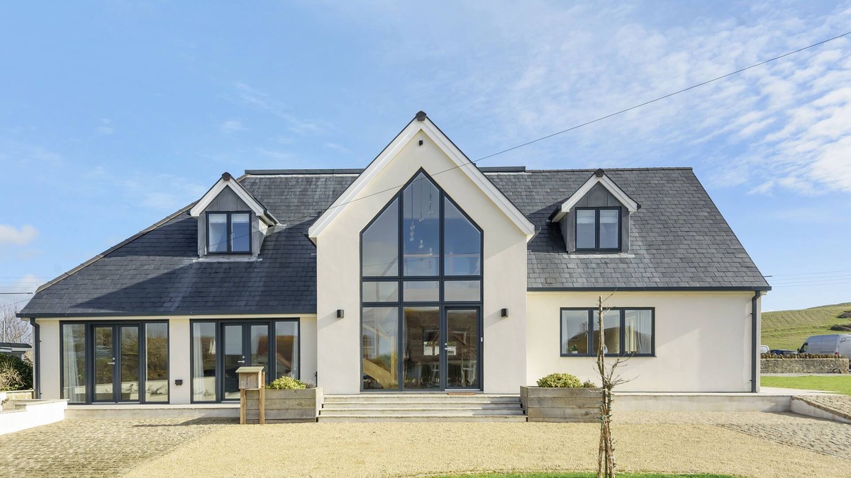 Bridport Cottage | All Views is a beautifully furnished, detached property