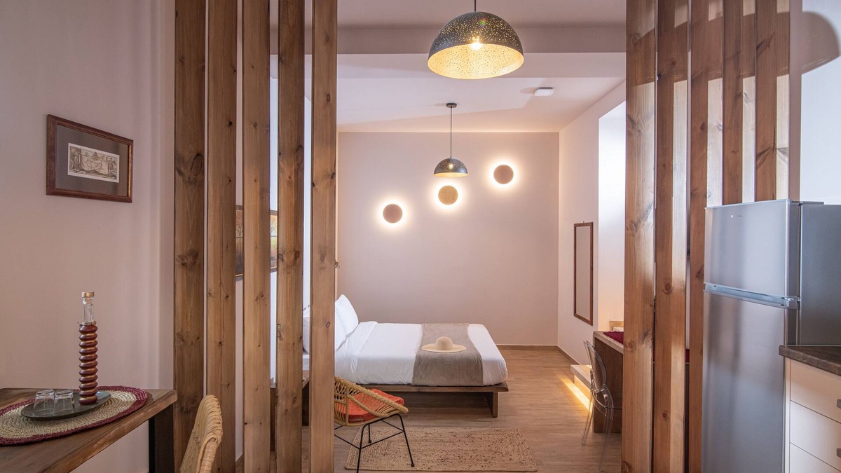 Archanes Apartment | ALLAGI-Deluxe Suite with City View