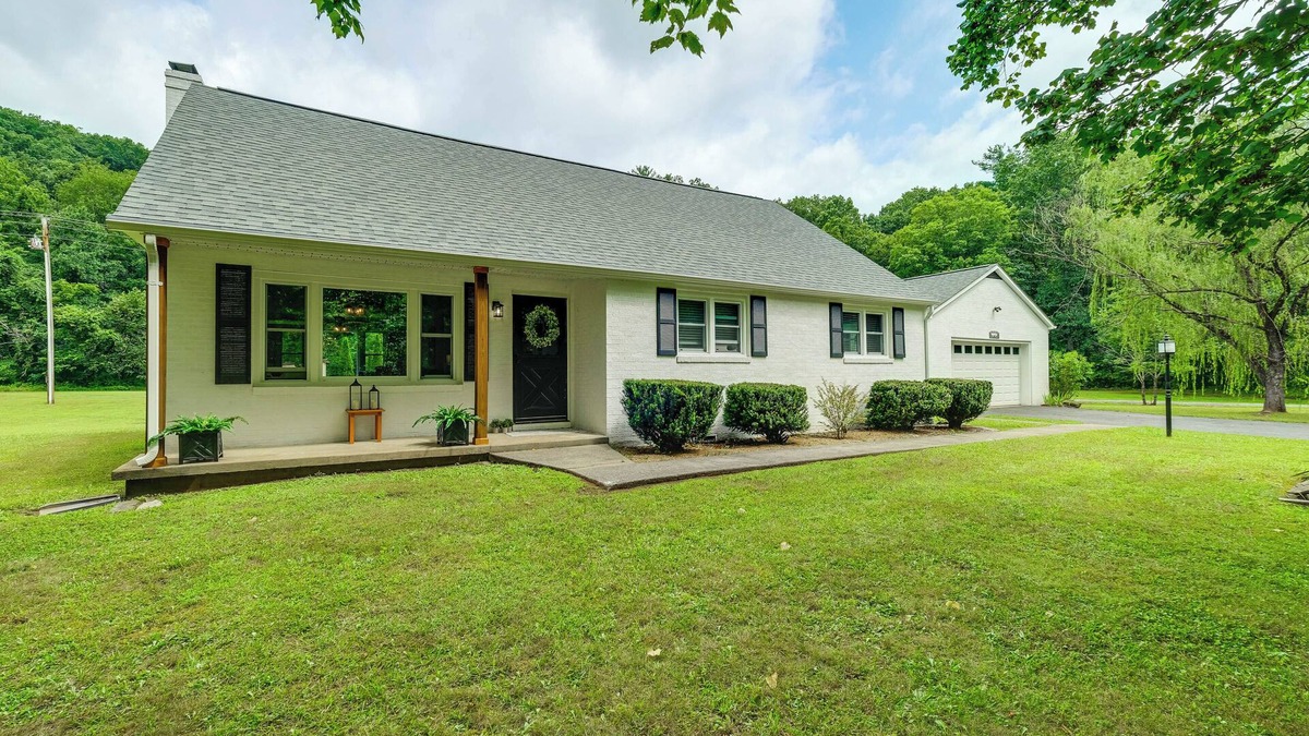 Glace House | Alleghany Mountain Cottage w/Porch & Backyard
