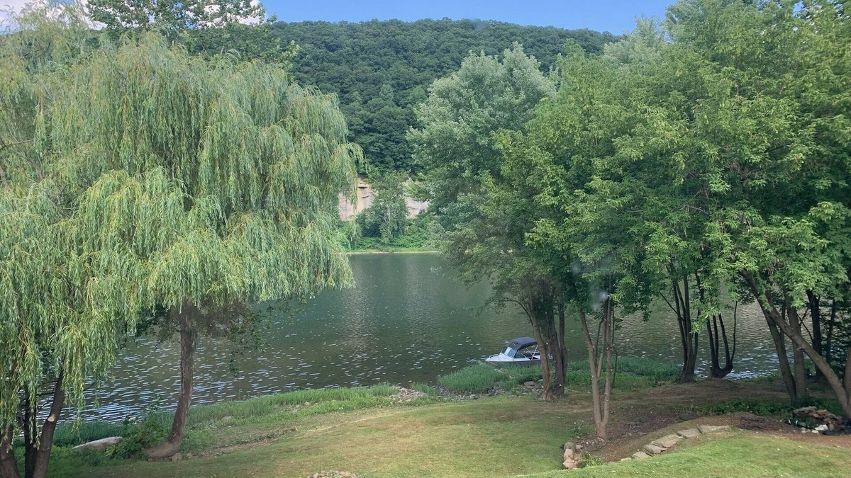 Franklin House | Allegheny River Retreat-Spectacular river views!