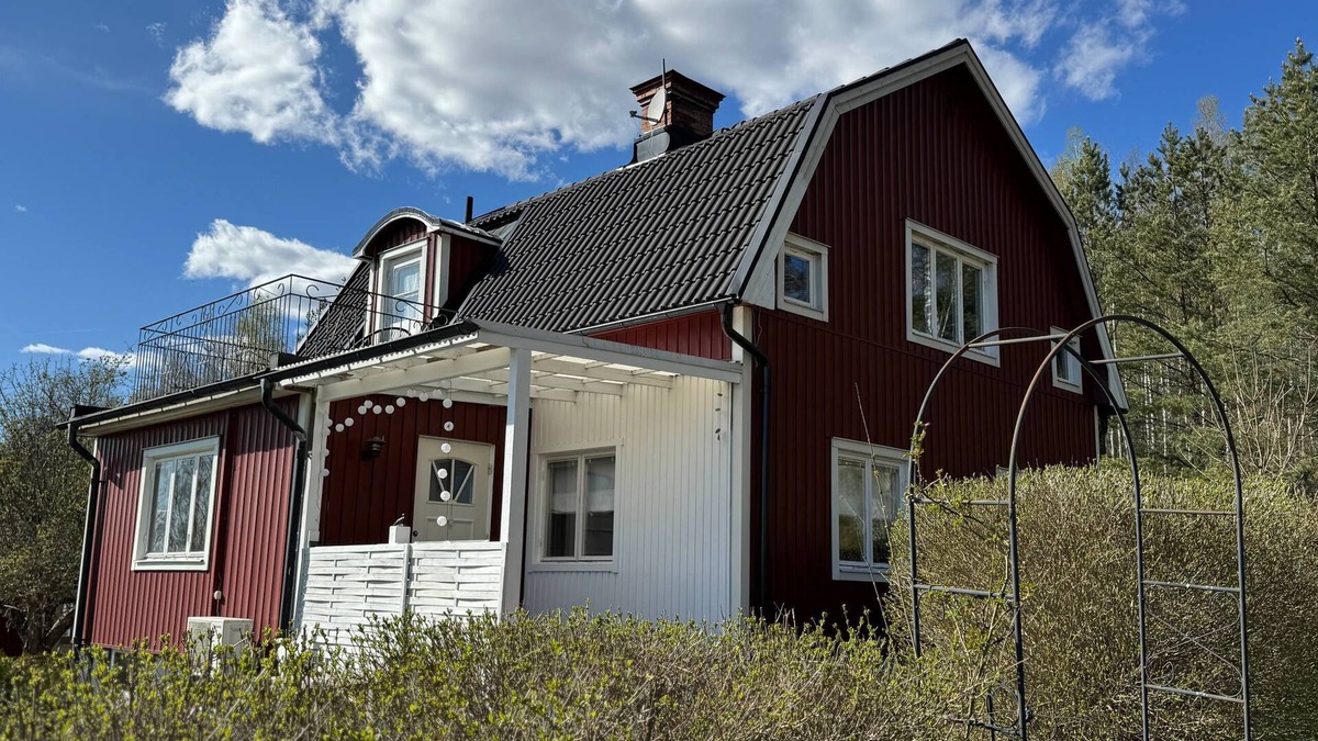 Hultsfred House | Allergy-friendly Swedish house with lake view and fireplace in Hultsfred, Småland