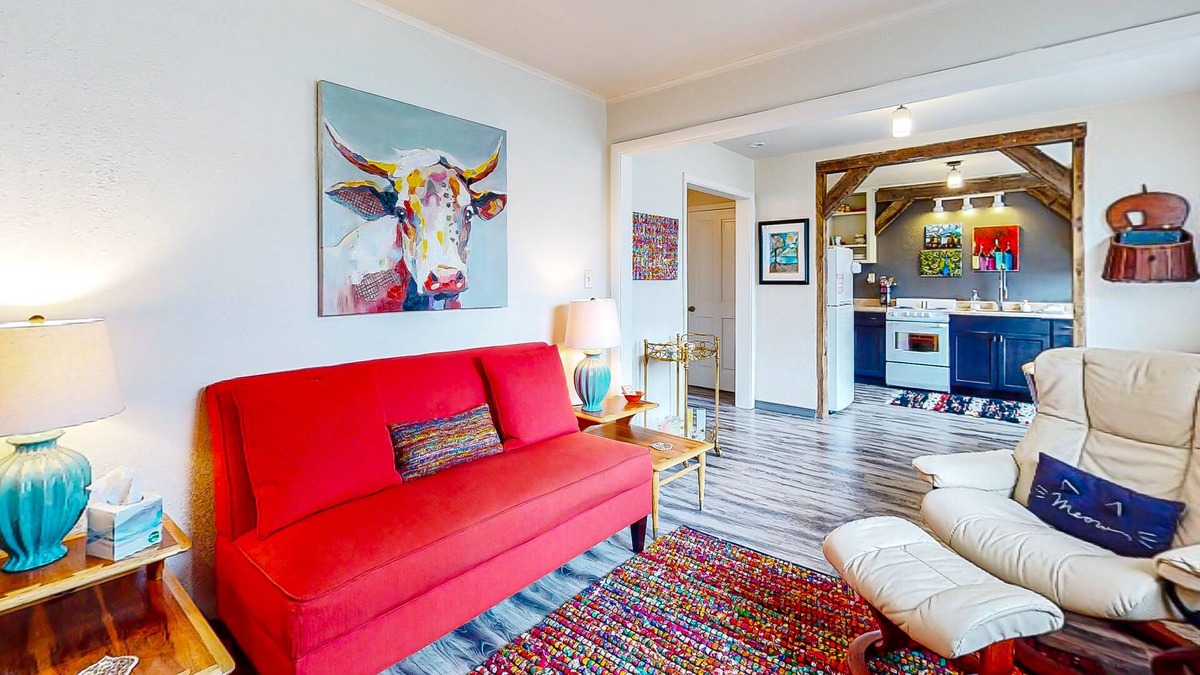 Enterprise Apartment | Alley Cat Flat | Apartment in Enterprise