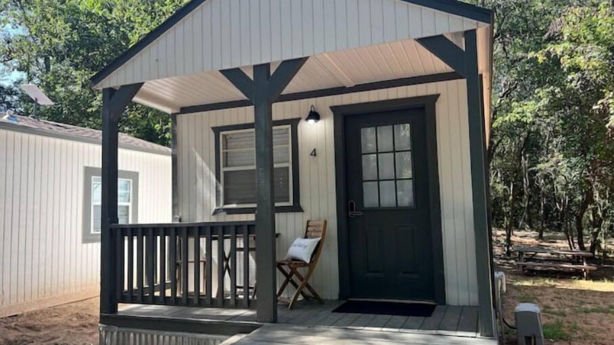 Athens House | Allie Rose/Tiny house Lake Athens/Canton Trade Days