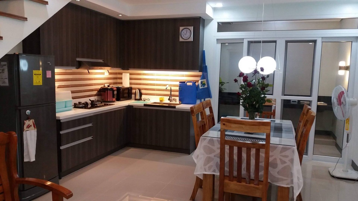 Project 8 House | Alliyah's Townhouse