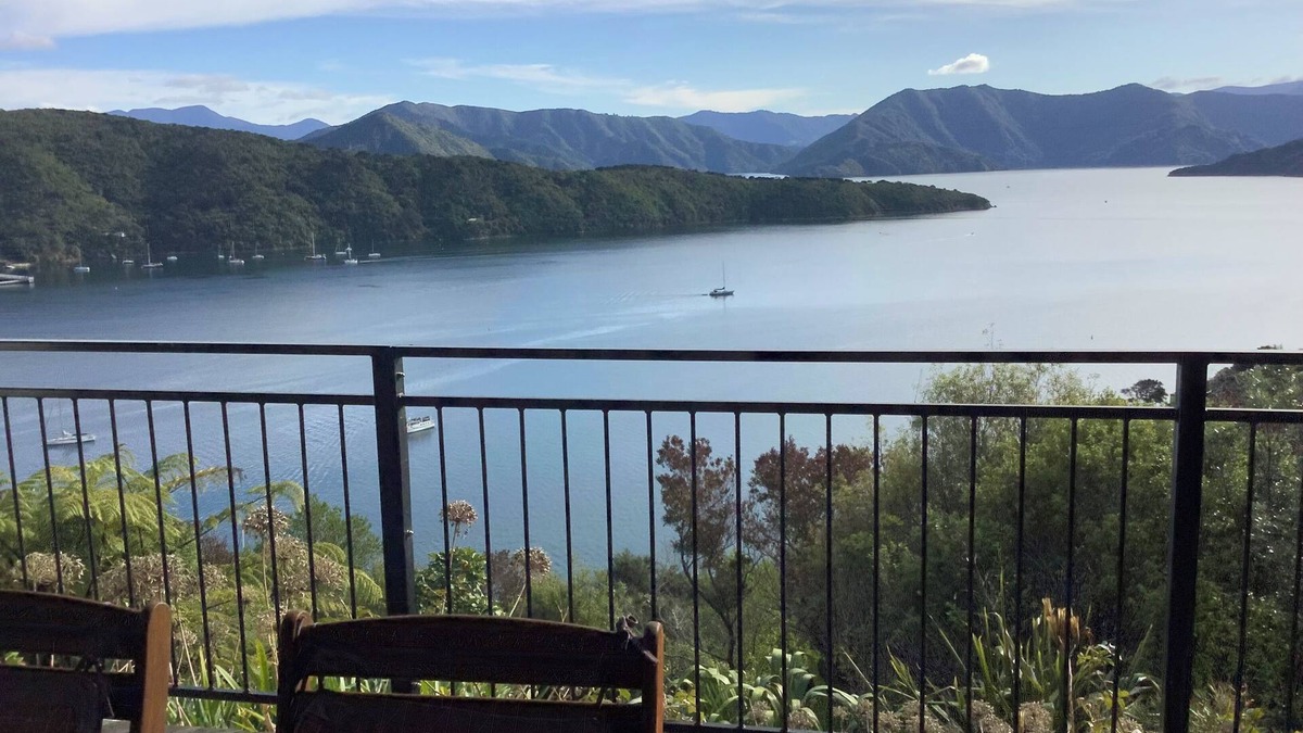 Waikawa Bay Apartment | Allports Sea view Apartment with Spa