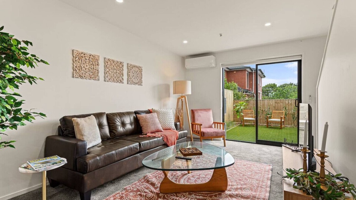 Henderson House | Alluring and Well-decorated Home