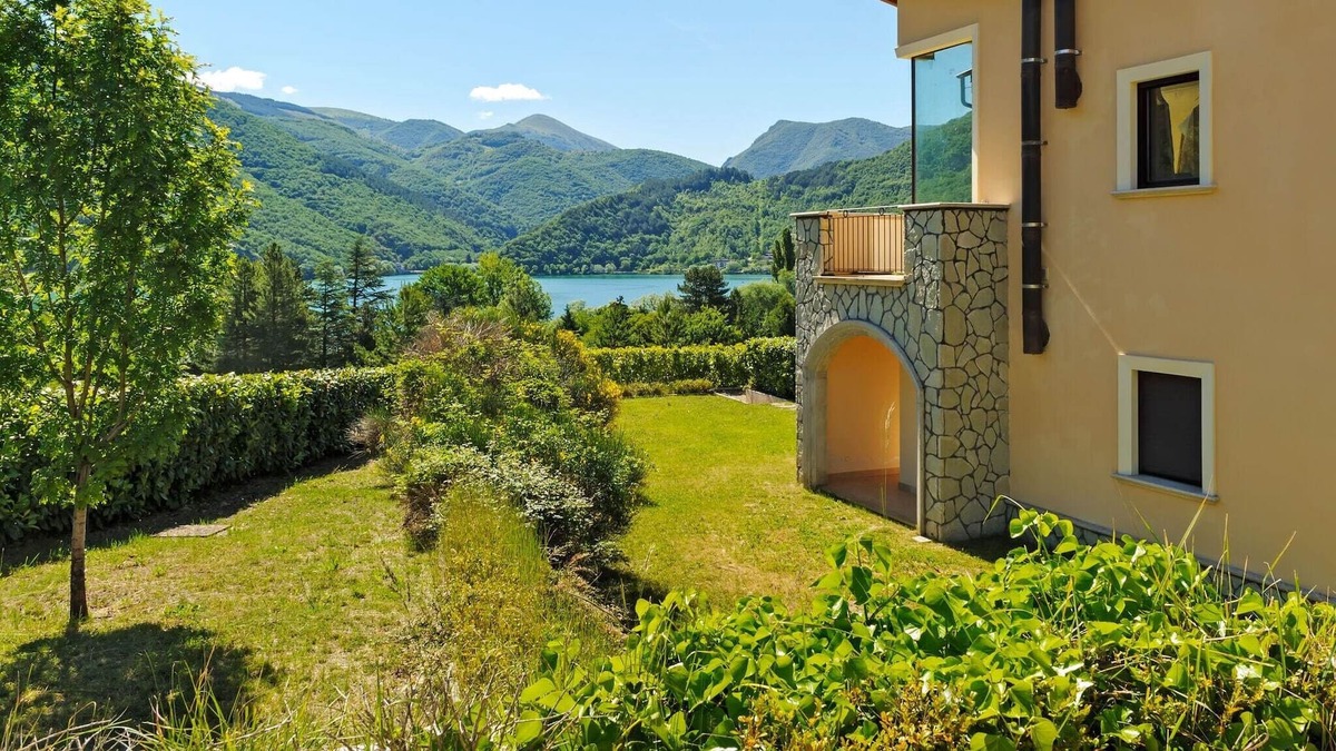 Scanno House | Alluring Holiday Home in Scanno with Garden