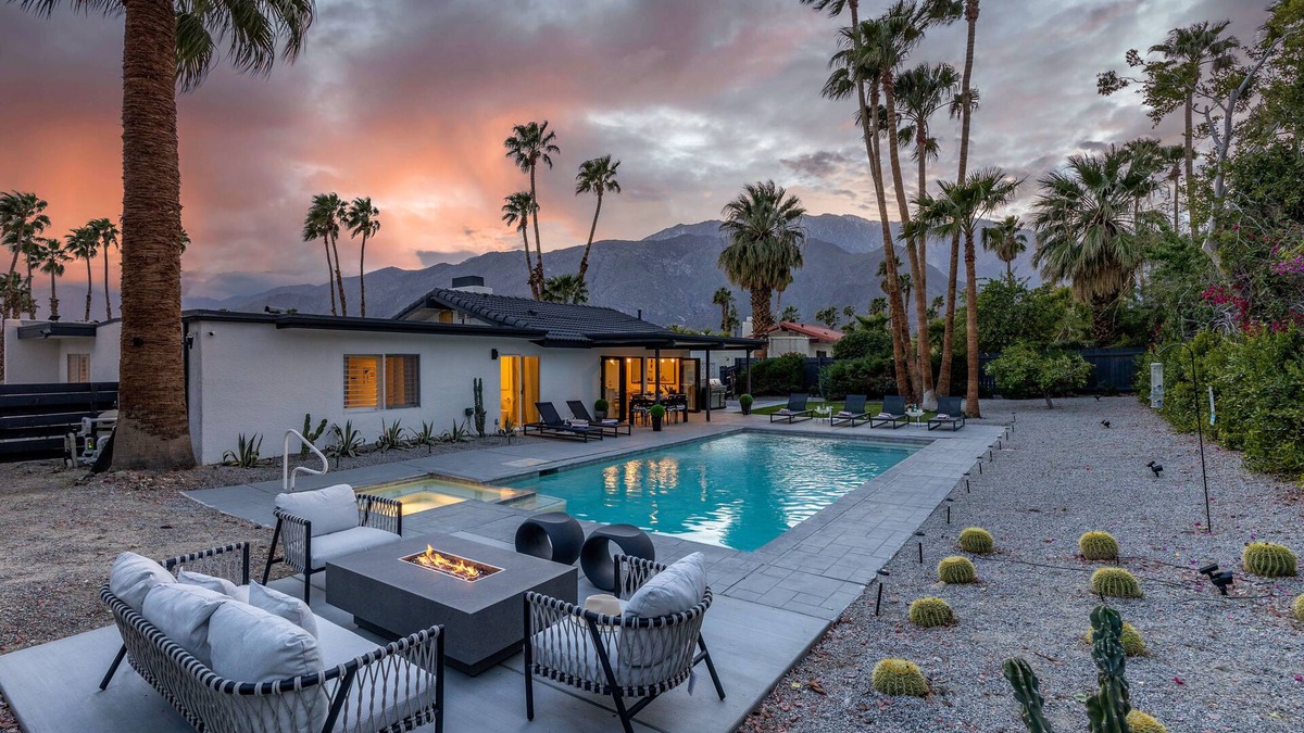 Vista Norte House | Alluring Palms - Resort-Style Private Backyard!