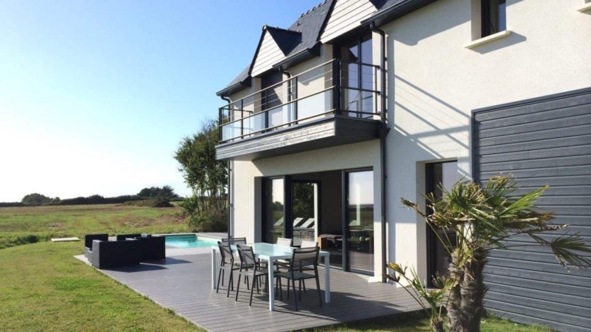 Riantec Villa | Alluring villa in Riantec with private pool