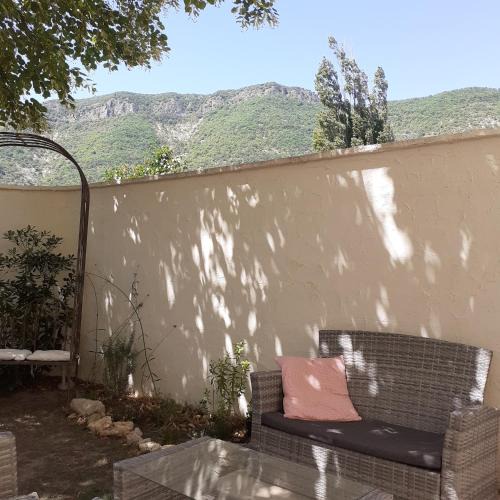 Roche-Saint-Secret Bed & Breakfast | Alma Bella