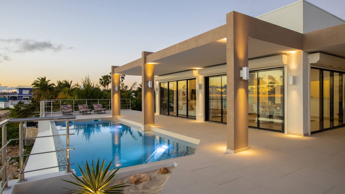 Beacon Hill Villa | ALMA - DIRECT BEACH ACCESS 4 BR VILLA