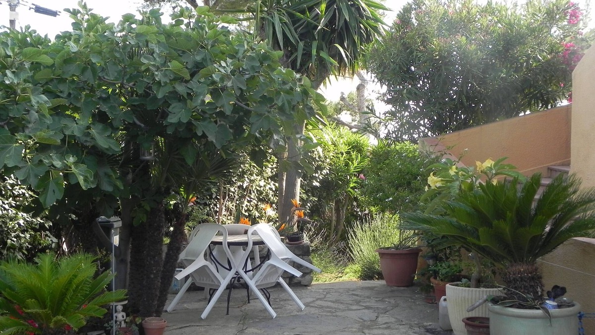 Toulon - Hyeres Apartment | Almanarre, 1st floor villa studio, facing the sea, promotion end of August