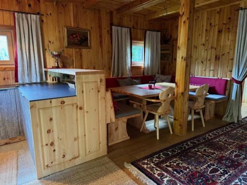Feld am See House | Almhütte Chalet für 6 Personen in der Feldpann-Alm