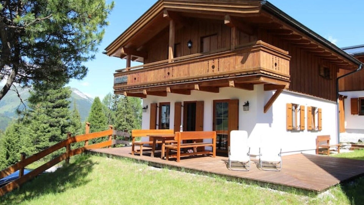 Hochkrimml Ski Chalet | Almhaus Louise - in the middle of the Zillertal Arena ski area - coziness & comfort