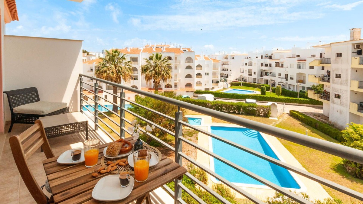 Areias de Sao Joao Apartment | Almond Apartment Ocv - Pool & Garage