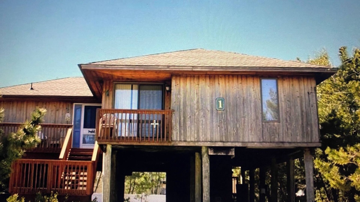Loveladies House | Almost beachfront 3-bedroom house in Loveladies with WiFi, AC
